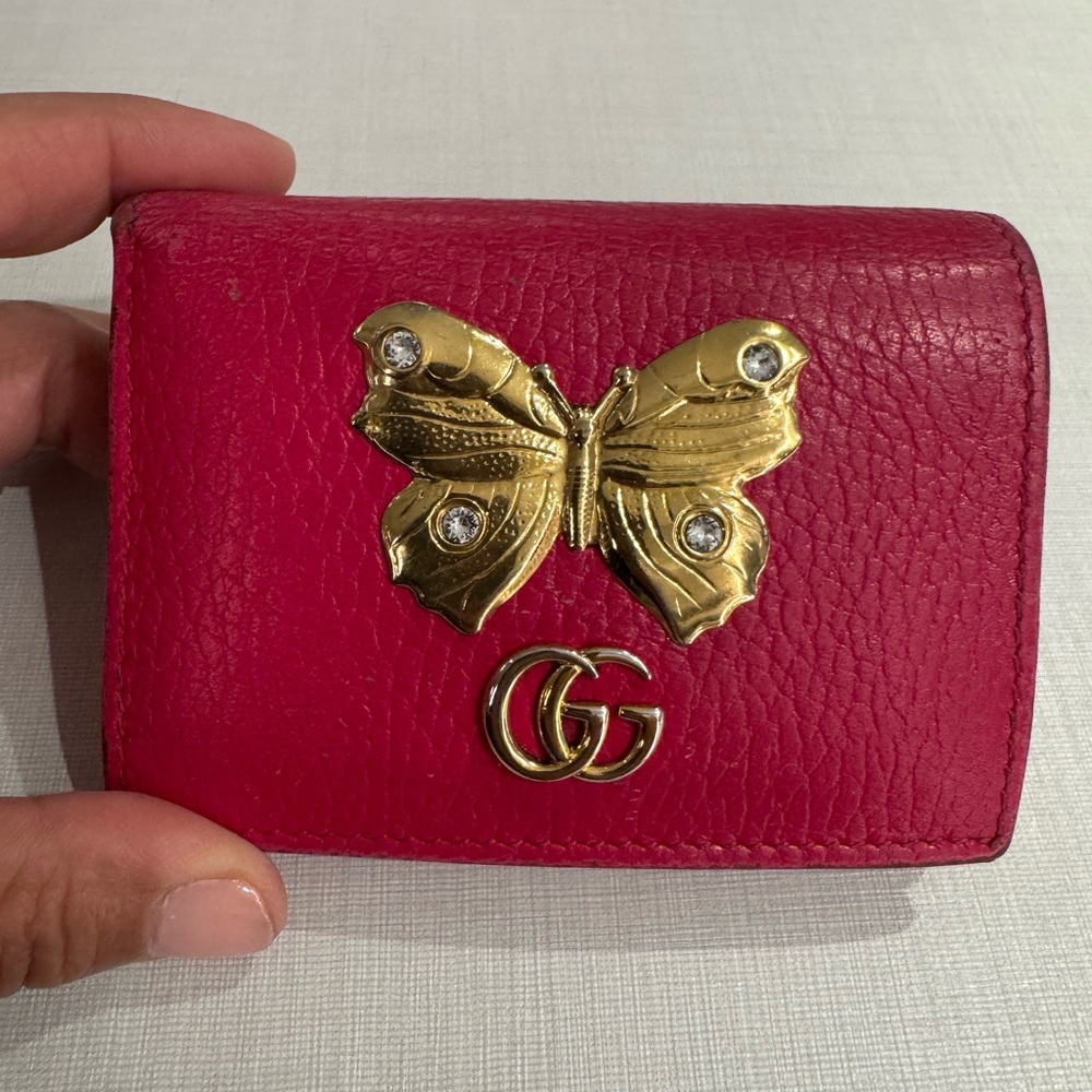 Gucci Fuchsia Leather Card Holder with Gold Emblem